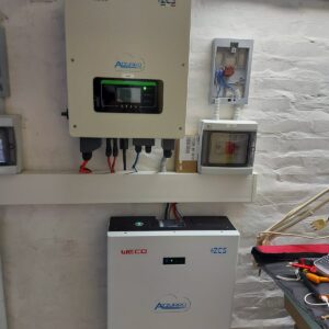 Inverter 5 kWp + Sistema di accumulo Weco 4,95 kWh .